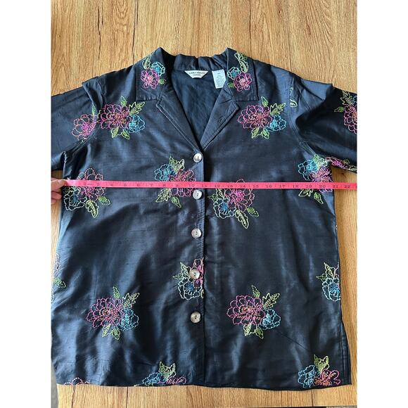 Laura Ashley 100% Silk Floral Blouse Size Medium Petite - Picture 5 of 6